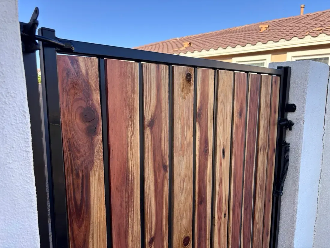 Gate with redwood slats: after refurbishing