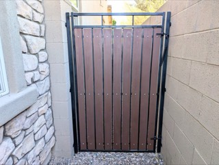 Side gate
